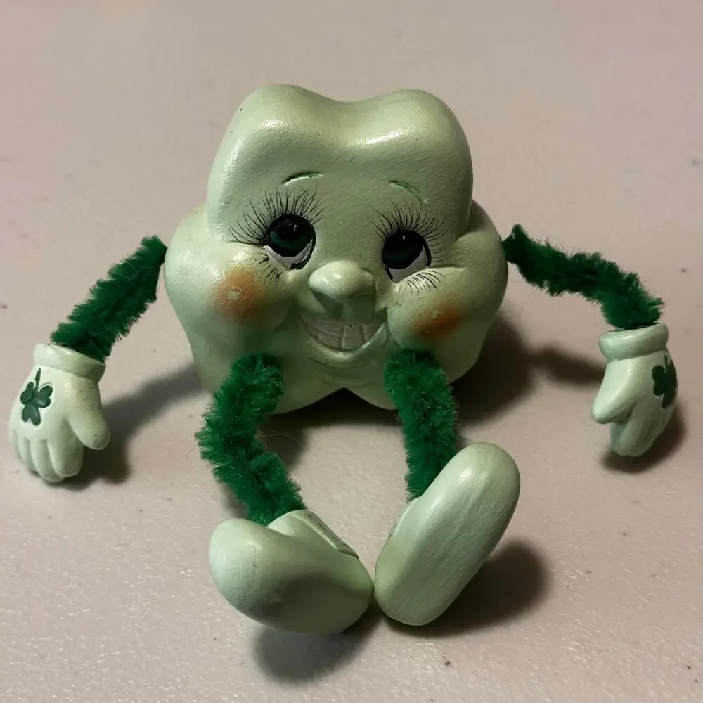 St Patrick's Day Shamrock Anthropomorphic Ceramic Pipe Cleaner Shelf Sitter VTG